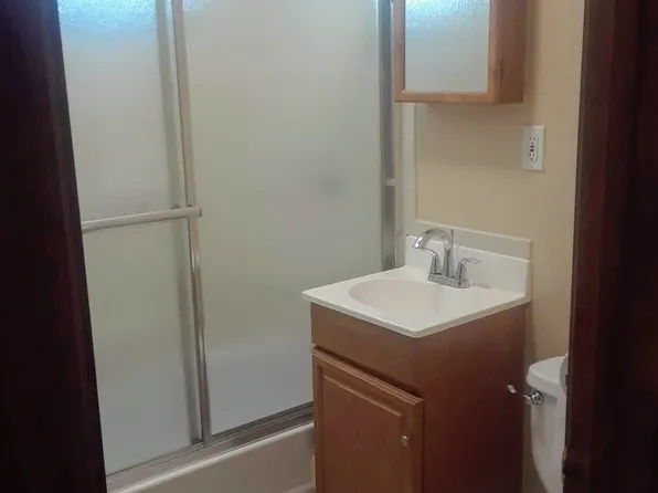 172 Hathaway St #1W, New Bedford, MA 02746