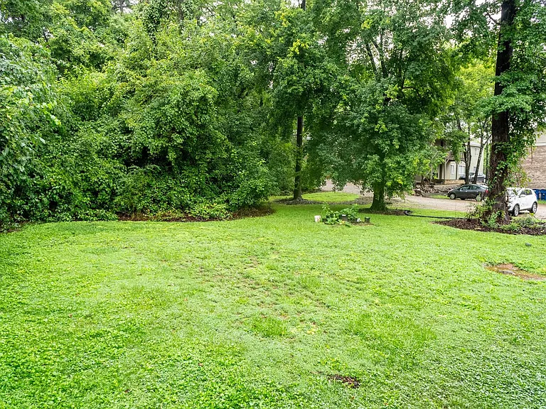 Ligon Apartments- 2900 Ligon St — Photo 16