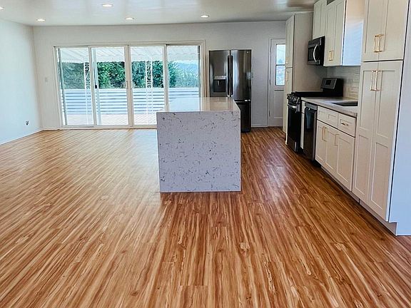 2nd image of 119 Ladera St