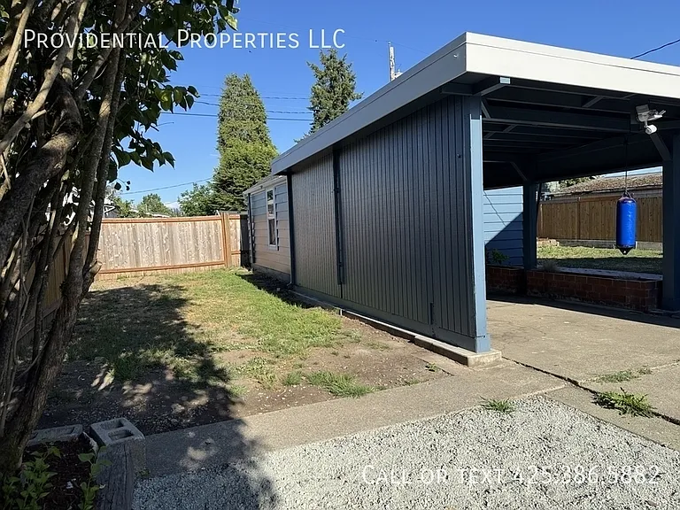 708 D St SE — Photo 13