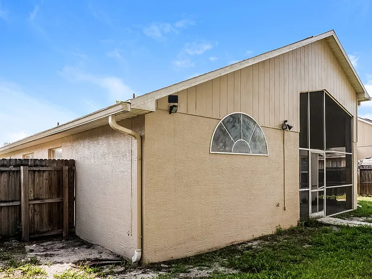 466 Valencia Place Cir — Photo 15