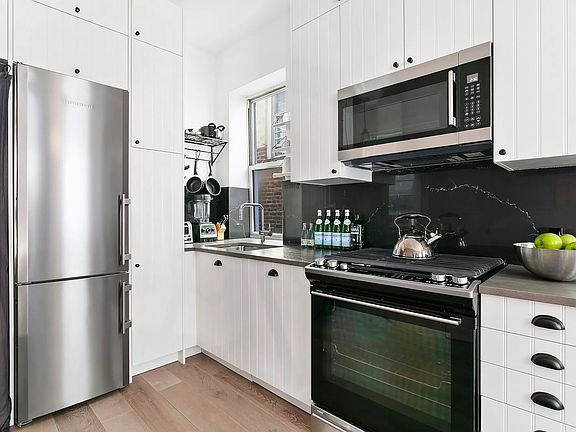 3rd image of 323 W 11th St APT 5R