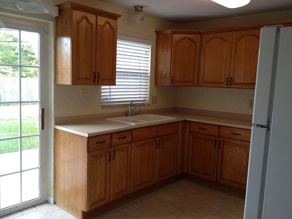 4th image of 2103 Lauren Dr