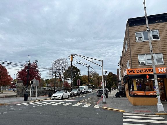 4th image of 76 Manhattan Ave #11298523