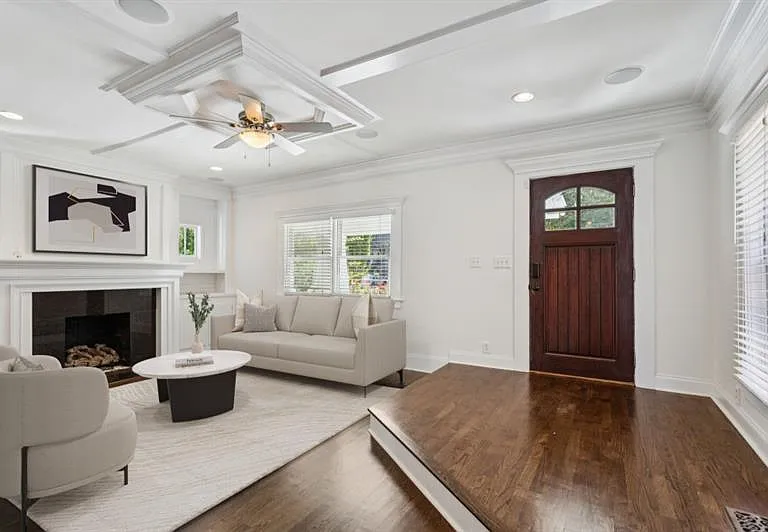 546 Highland Ave NE — Photo 2