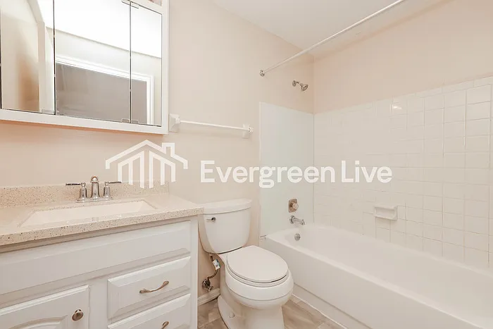4911 Larchview Dr — Photo 8