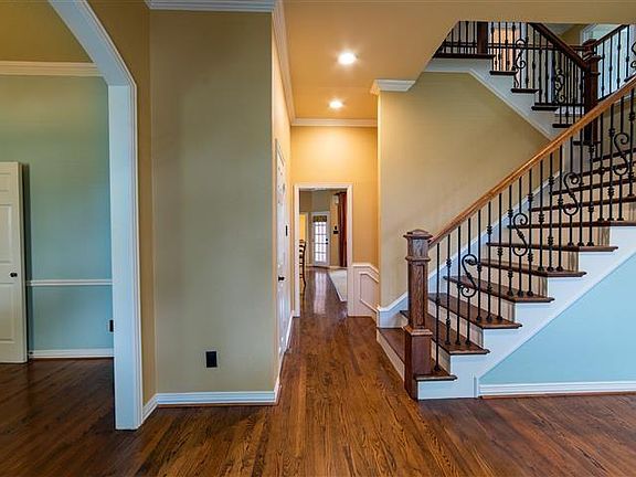 4th image of 834 Pelican Ln
