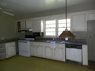 2nd image of 417 Green St