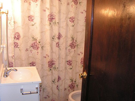 4th image of 7 Chantecler Ct
