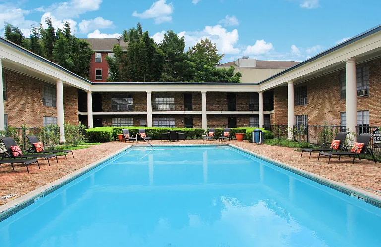 Plantation Apartments — Photo 9