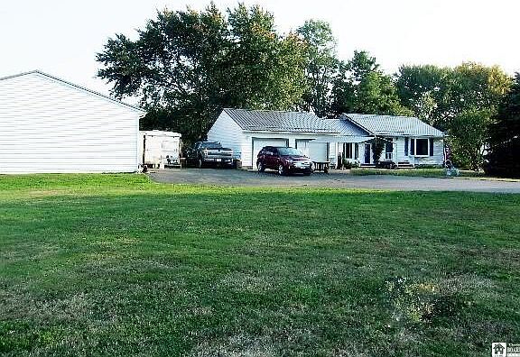 2nd image of 3435 Lake Shore Dr E