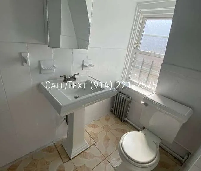 44 Vineyard Ave #1 — Photo 9