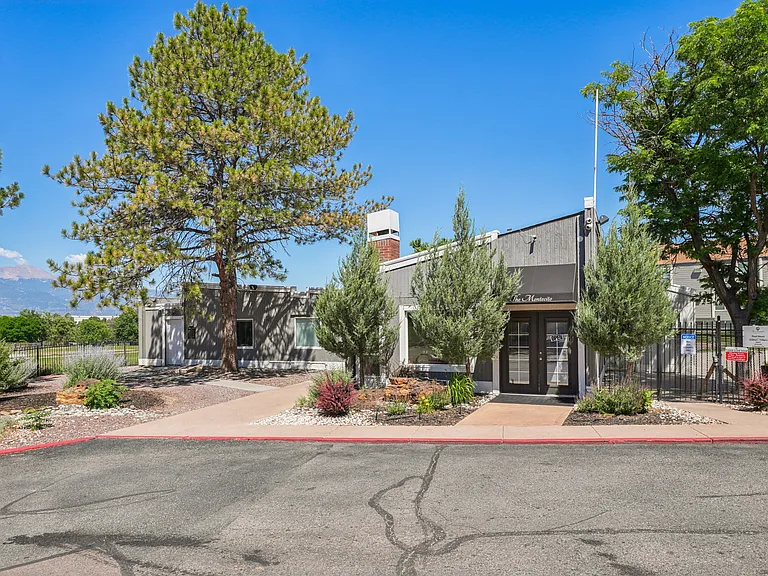 The Montecito Apartments — Photo 12
