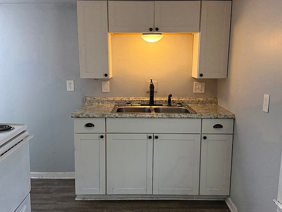 4th image of 140 W Union St #1/2
