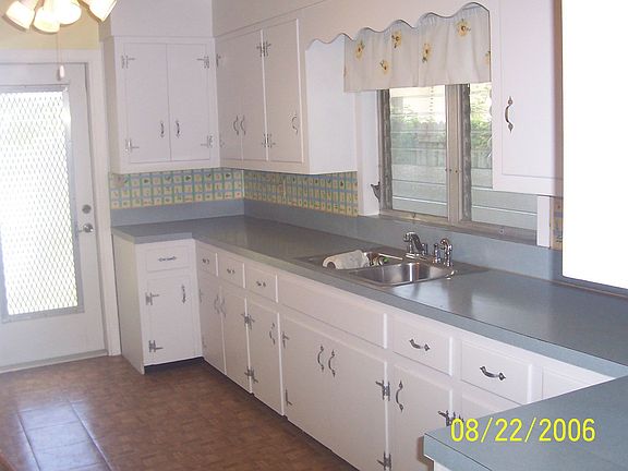 This kitchen is so beautiful
