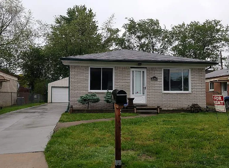 22412 Milner St — Photo 1