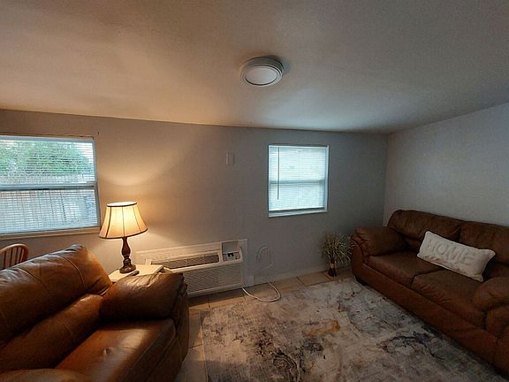 4th image of 17 E Magnolia Ave #C