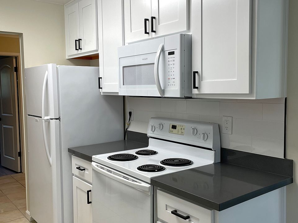 1st image of 230 Rose Ct APT 21