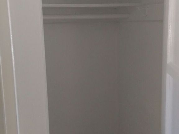 2nd image of 933 W 55th St