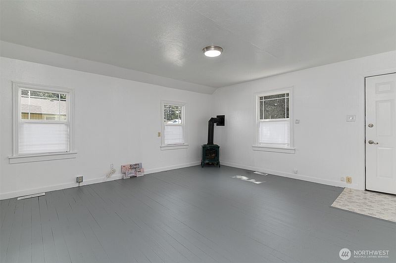 5th image of 704 Roeder Street