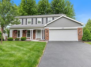 209 Briarheath Cir, Naperville, IL 60565