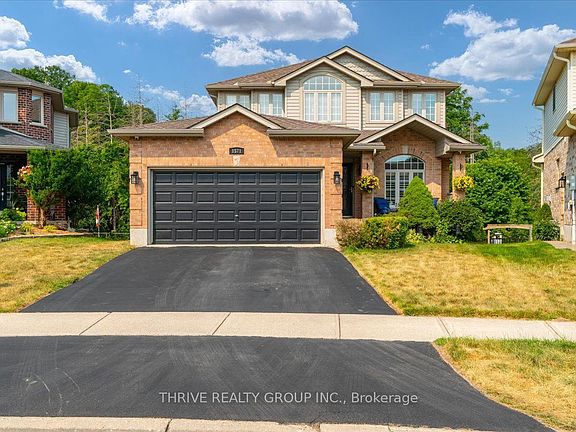 4th image of 1571 Blackmaple Cres