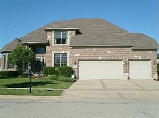 761 W Thornwood Dr, South Elgin, IL 60177