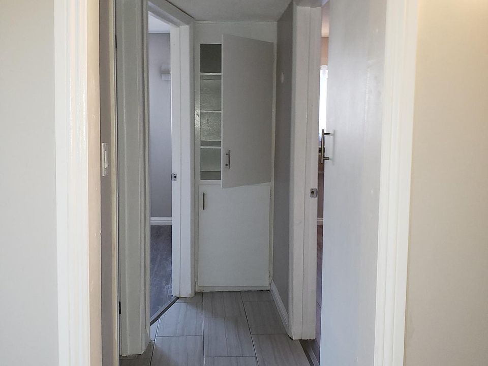 1st image of 611 N Wilcox Ave #26