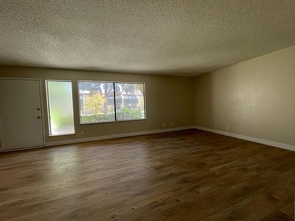 3rd image of 4640 Comnor Hill Ln