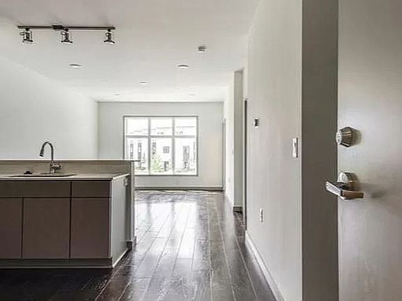 4th image of 400 Herron Dr APT 211
