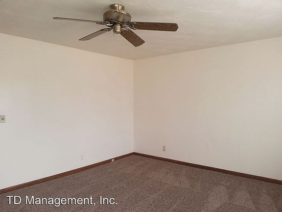 2nd image of 669 E Elm St