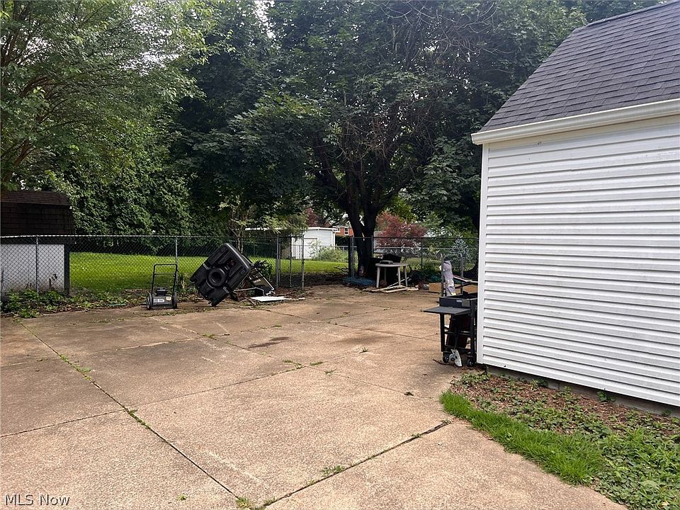 2nd image of 1206 Bellview St NE