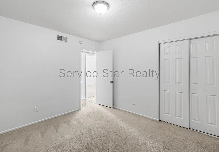 1158 W Hillview St — Photo 14