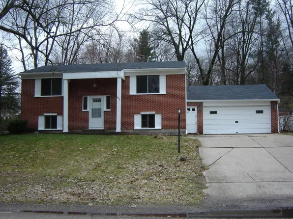 4837 Kittery Dr NW, Comstock Park, MI 49321