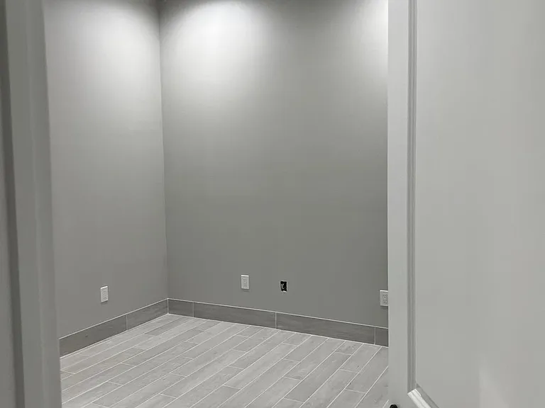 8539 Valor Dr — Photo 2