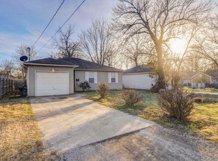 2118 W Calhoun St, Springfield, MO 65802