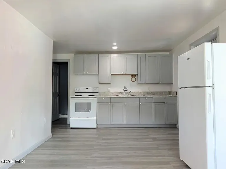 806 Spring St #B — Photo 8