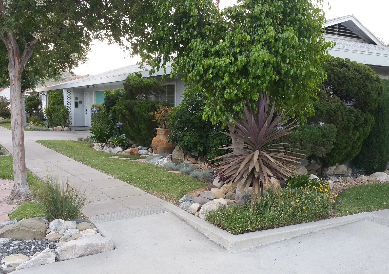 3 bed, 1150 sqft, $2,400 — Photo 2