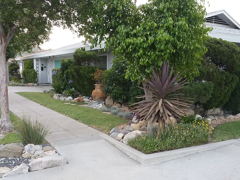 358 Bard St — Photo 2