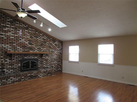 5th image of 1026 Front Royal Dr