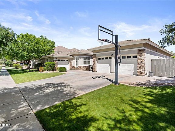 2nd image of 2826 E WASHINGTON Court