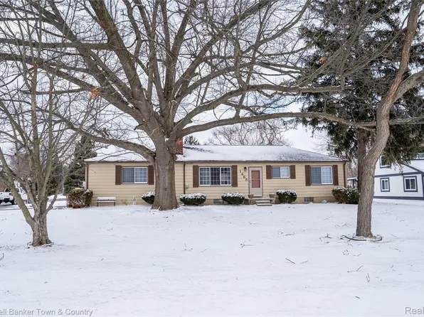 1465 N Pontiac Trl, Walled Lake, MI 48390