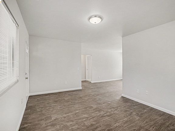 5th image of 206 E 16th St