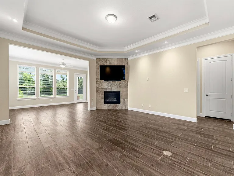 316 Connemara Dr — Photo 11