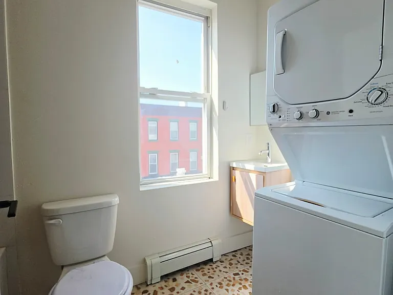 532 W Side Ave #3L — Photo 5