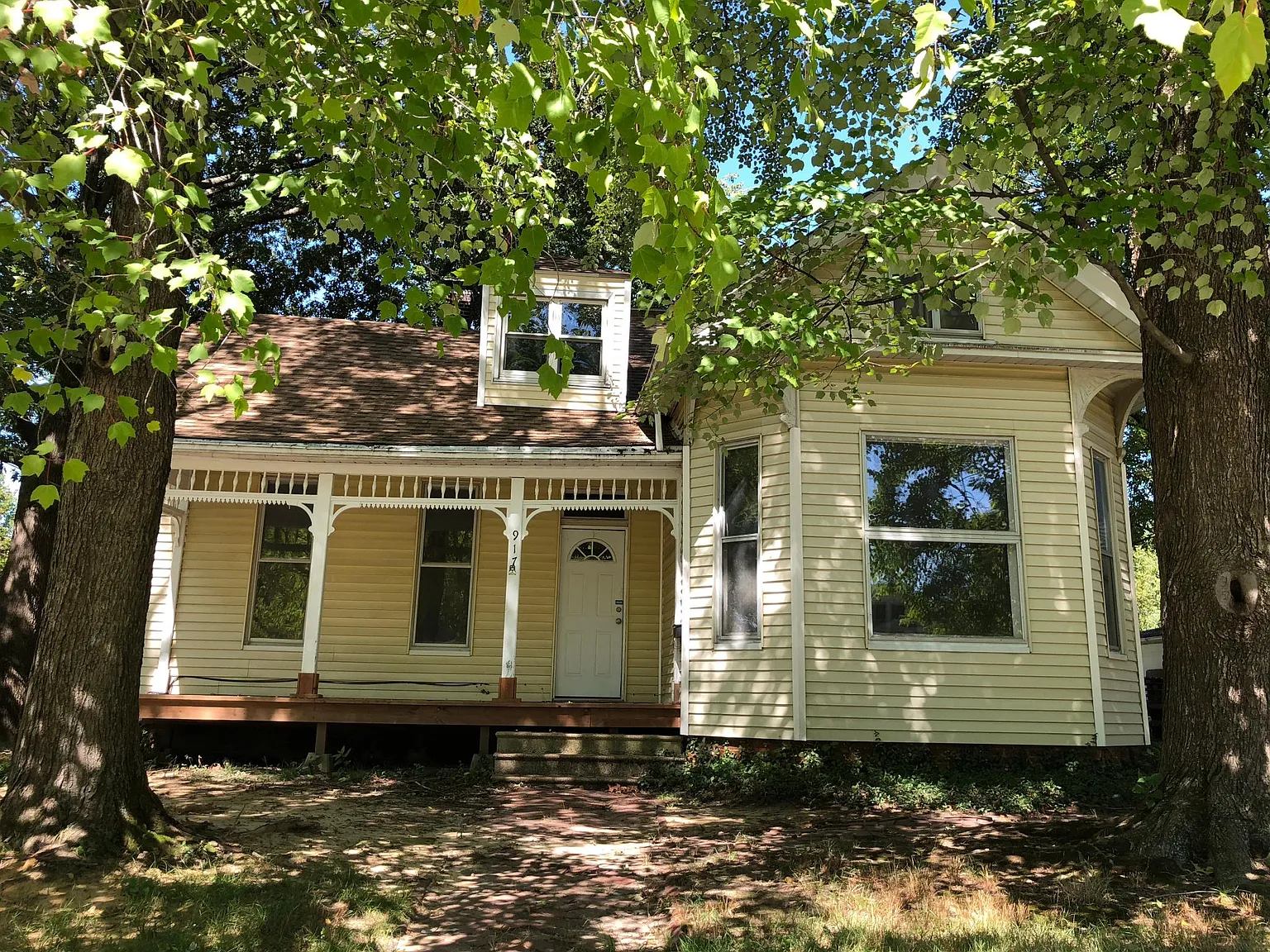 917 Grand Ave photo 1