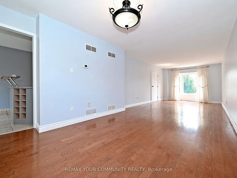 35 Dakin Dr — Photo 6