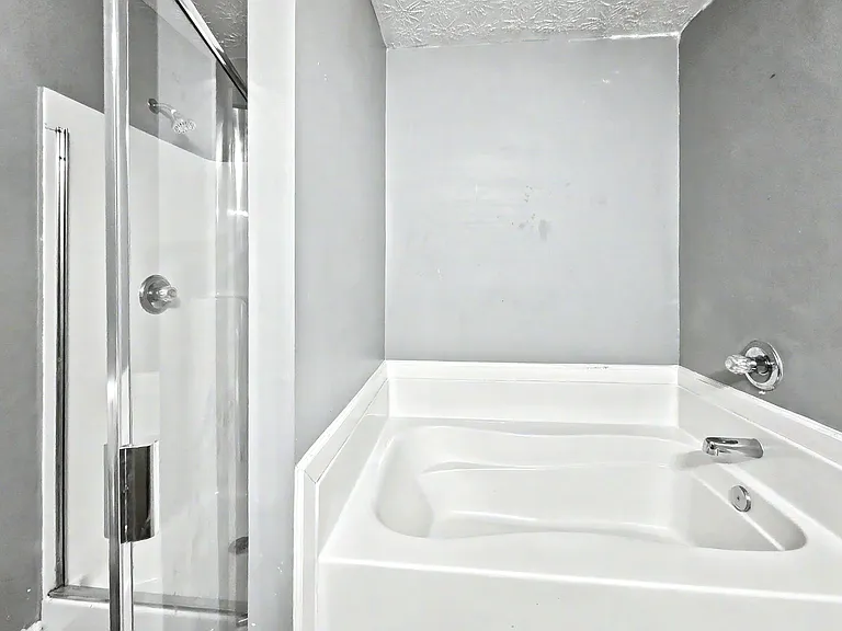 2492 Emma Way — Photo 17