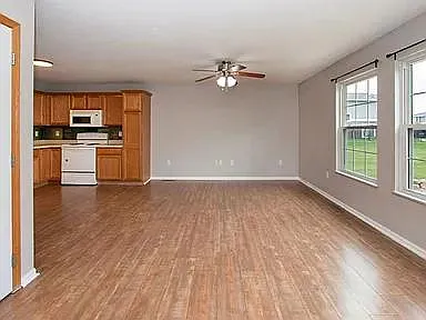 1062 10th Ave NW - 1062 — Photo 3