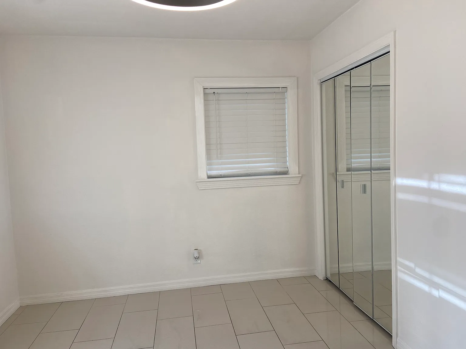 2 bed, 744 sqft, $2,300 — Photo 3